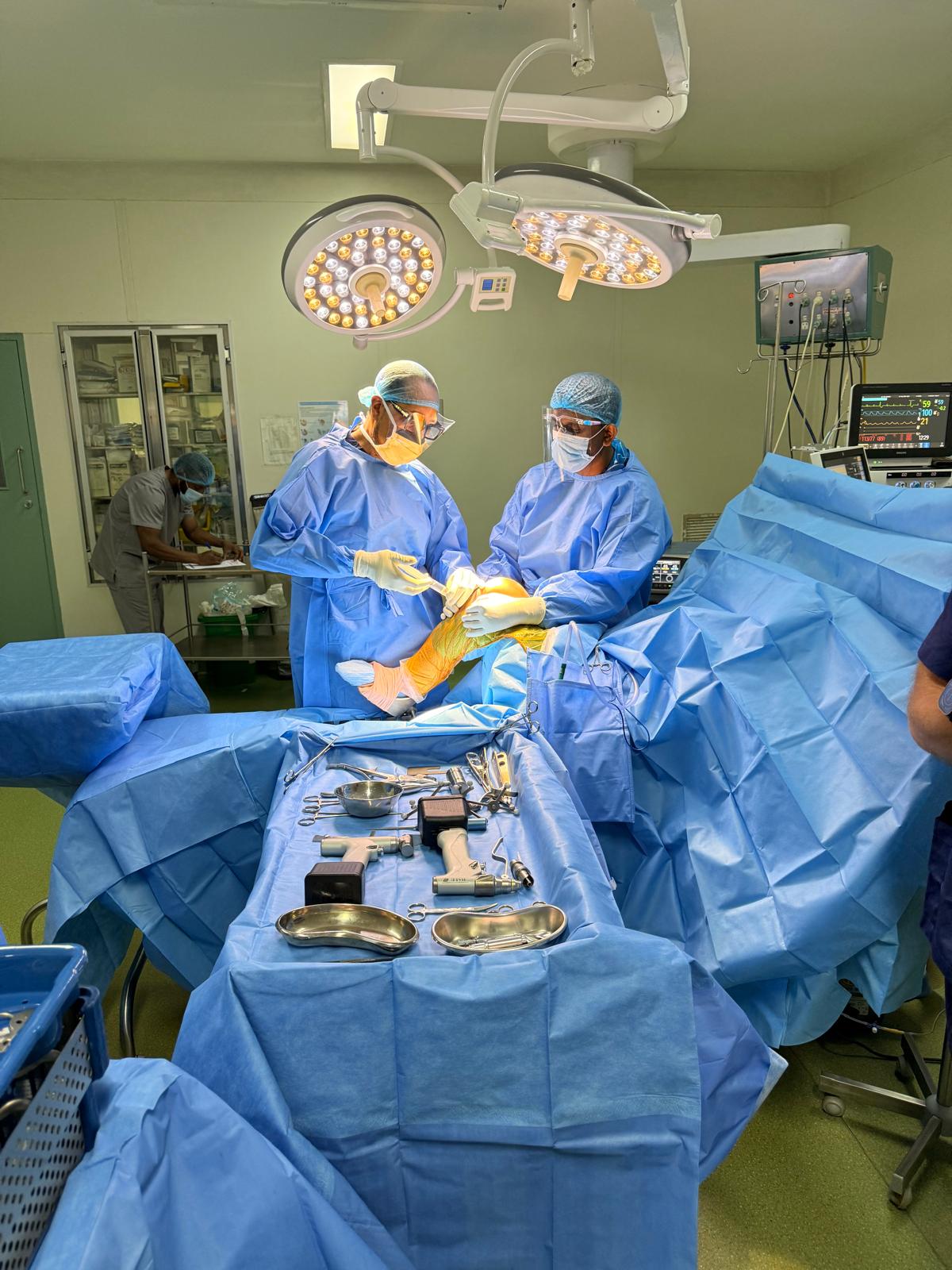 Townsville orthopaedic surgeon performing Computer assisted Knee Replacement 